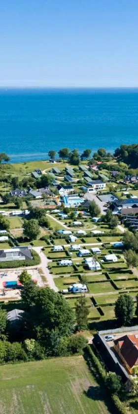 First Camp Skovlund Camping & Cottages，位于Båring的酒店