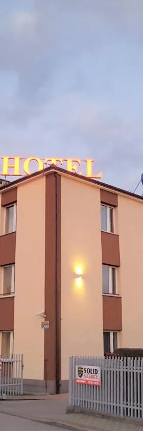 Hotel Eden 24h，位于热舒夫的酒店