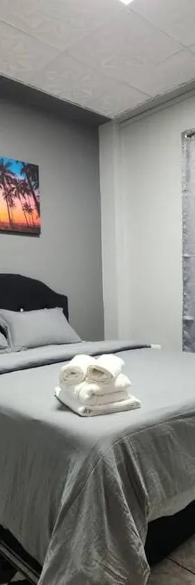2br Apt in St Helena - 6mins from the airport Perfect for short and long stays，位于Piarco的酒店