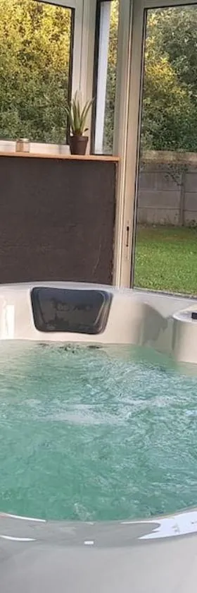 Maison paisible Rennes sud avec jaccuzzi sur réservation，位于Noyal-Châtillon-sur-Seich的酒店