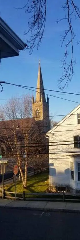Charming Townhouse in Historic Town near Boston.，位于戴德姆的酒店
