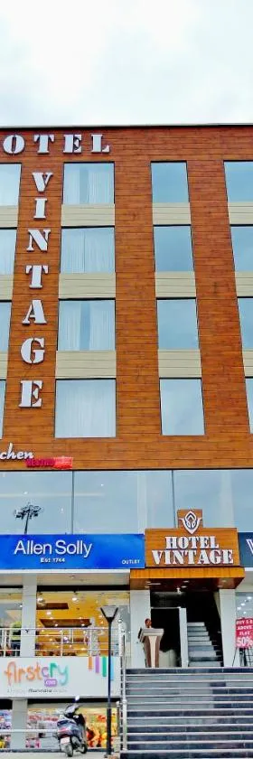 Hotel Vintage Chandigarh Zirakpur，位于潘切库拉的酒店