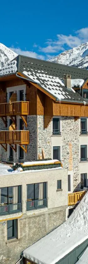 Madame Vacances Hotel Les Cimes，位于沃雅尼的酒店