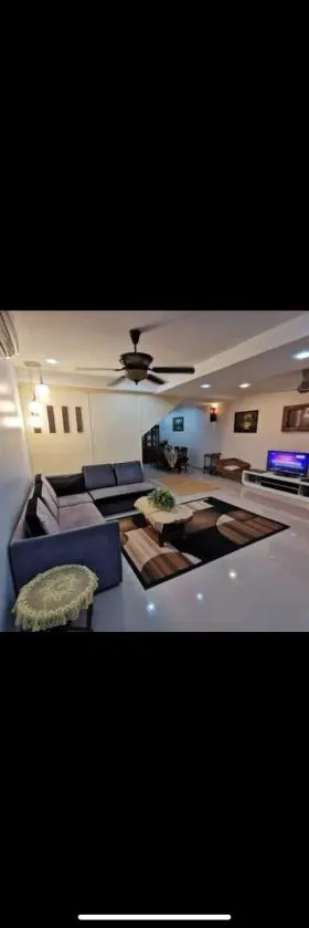A Spacious 3BR 2storey House Taman Kosas Ampang，位于安邦的酒店