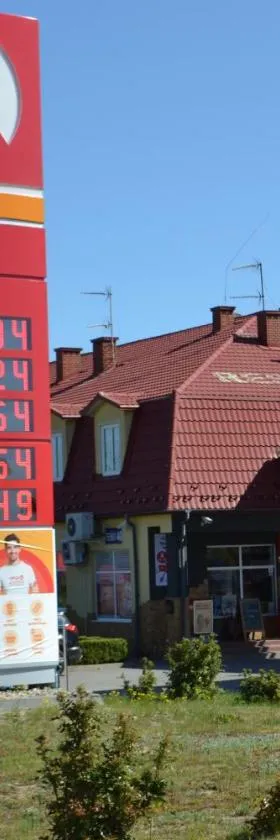 Hotel i Restauracja Jaskolka，位于Alojzów的酒店