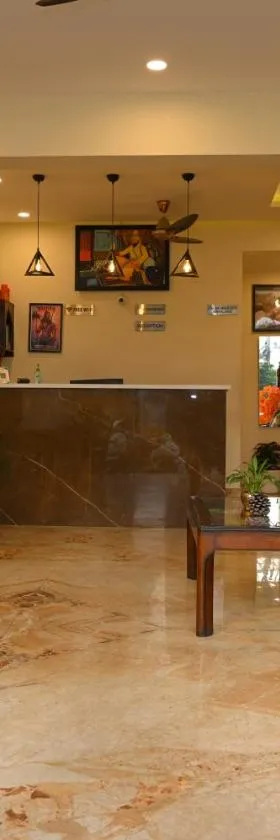 Hotel Guru Surbhi，位于Pāonta Sāhib的酒店