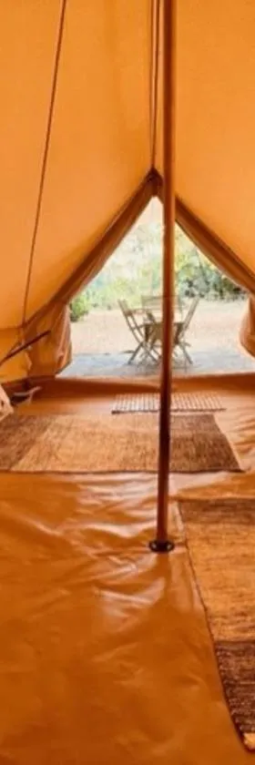 CAMPING LE BEL AIR tente insolite Sibley's 4 personnes-LE ROMARIN，位于Limogne-en-Quercy的酒店
