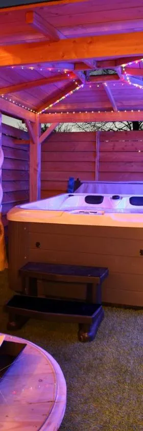 Lovina Chambre de charme avec jaccuzi，位于Velaux的酒店
