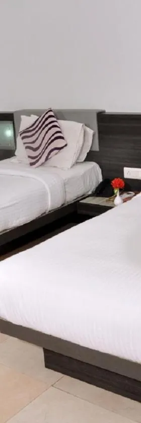 Hotel Palm shore，位于帕拉克卡德的酒店