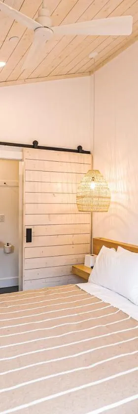 Mini Shortboard Room with a Queen Bed，位于斯廷森海滩的酒店