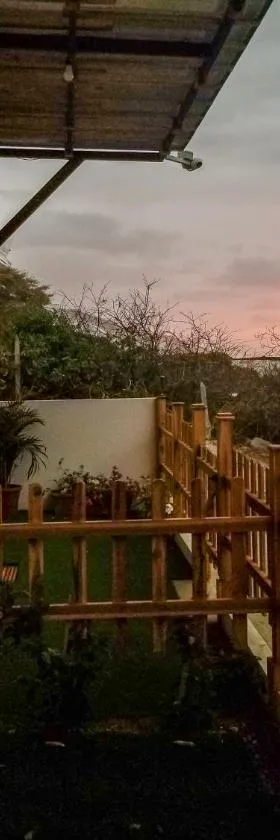 SUITES BRISAMAR PLAYA SANTA MARIANITA Manta，位于曼塔的酒店