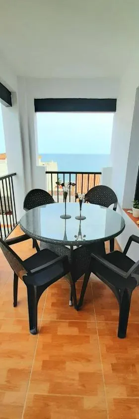 Beachfront Penthouse 3 double bedrooms, 2 bathrooms，位于圣路易斯·德·萨比尼尔的酒店