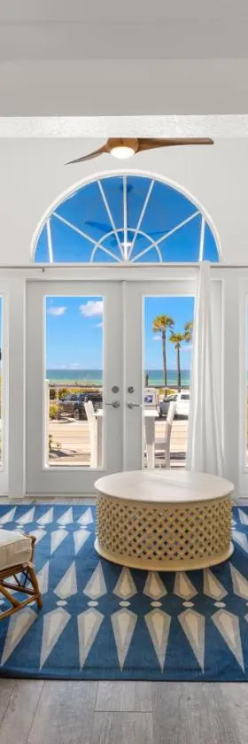 海滩酒店，位于圣徒皮特海滩的酒店