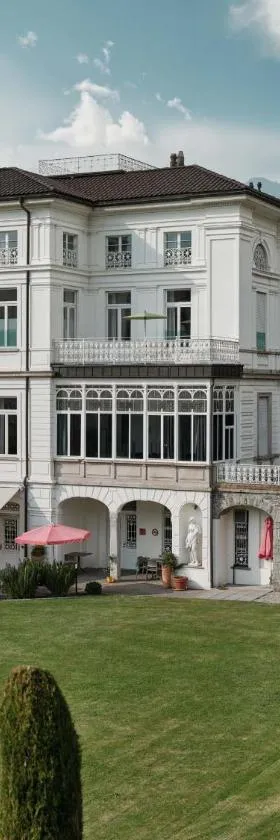 Business Center IN Villa，位于贝林佐拉的酒店