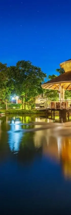 Boat House Boutique Riverside，位于那空猜西的酒店