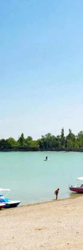 Camping Etang de la Bonde，位于Sannes的酒店