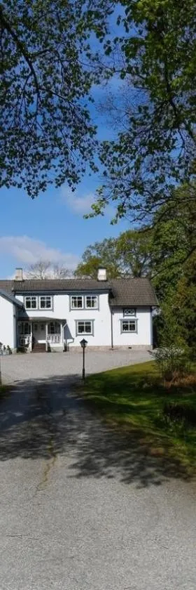 HagbackensGård Bed&Breakfast，位于厄勒布鲁的酒店