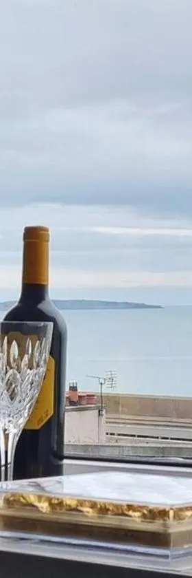Seaview cottage North Wales，位于Penmaen-mawr的酒店
