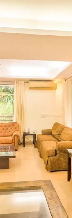 3BHK Villa with Private Pool Near Candolim，位于莫尔穆冈的酒店