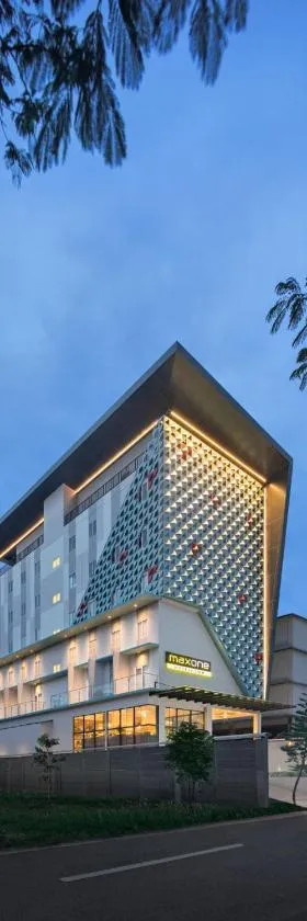 MaxOneHotels at Kota Harapan Indah-Bekasi，位于贝克西的酒店
