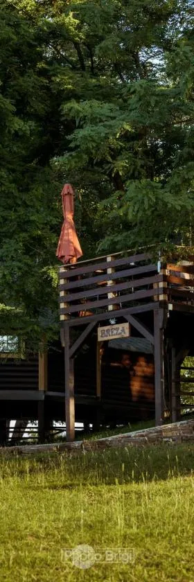 GLAMPING IZLETIŠTE BANOVAC，位于Gornje Komarevo的酒店
