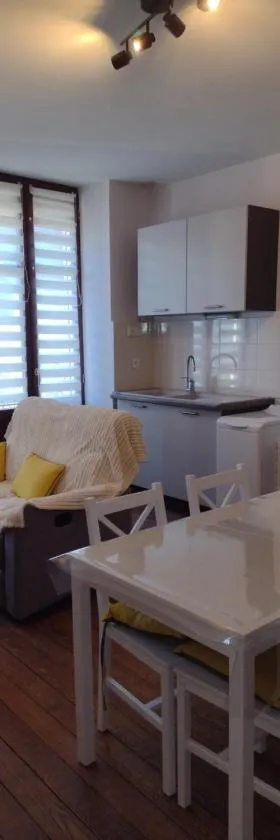 Appartement 1er etage proche des Termes，位于波旁莱班的酒店