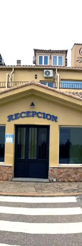 HOTEL LOS CAÑAS，位于Iniesta的酒店