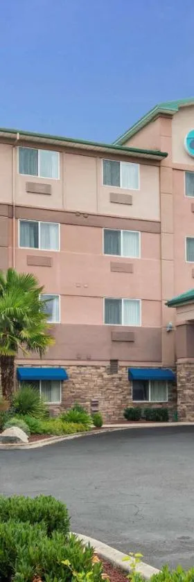 Clarion Pointe Medford，位于梅德福的酒店