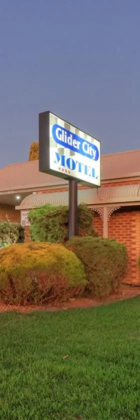 贝纳拉格莱德市汽车旅馆，位于贝纳拉的酒店