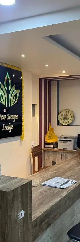 NEW HOTEL SURYA LODGE，位于Hiriyūr的酒店