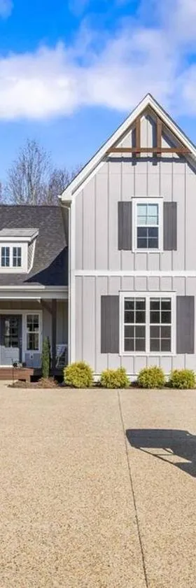 Beautiful Home with Lake and Marina Access, Firepit, Golf Cart Included，位于Estill Springs的酒店
