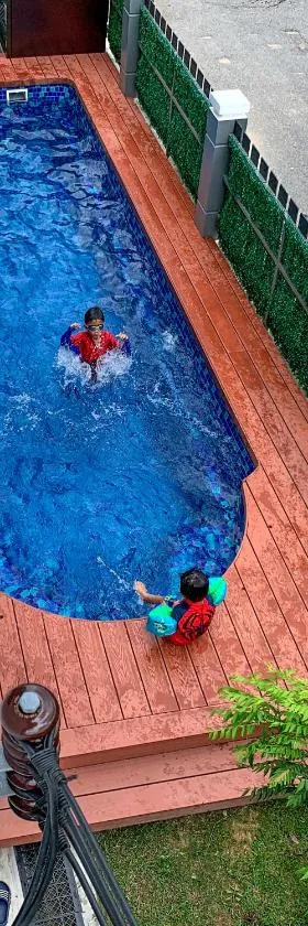 A home with private pool, KebunStorey，位于Tangga Batu的酒店