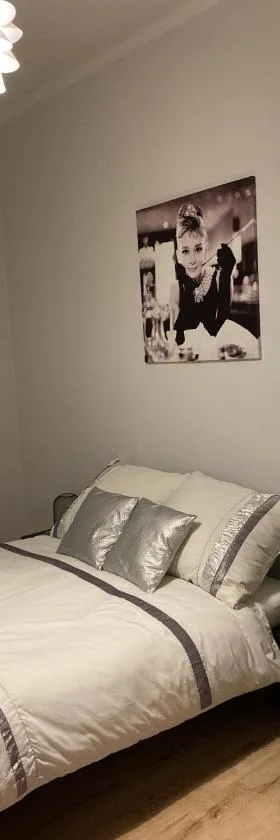 Apartament Second Home，位于斯切尔采奥波莱斯基的酒店