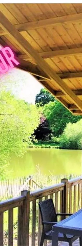 Camping Le Val de Landrouet，位于Merdrignac的酒店