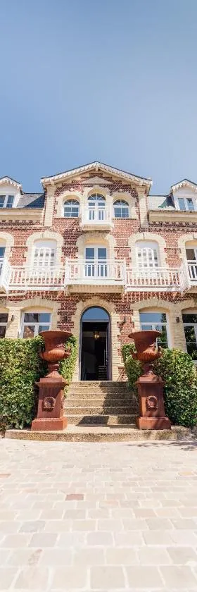 La villa 10 HÔTEL SPA，位于埃特勒塔的酒店