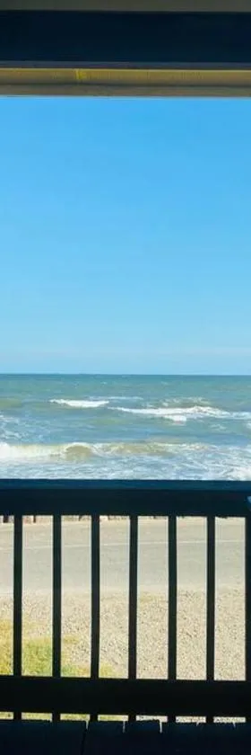 Beach House with Ocean view，位于瑟夫赛德海滩的酒店