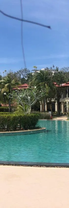 Phuket 2-Bedrooms 403m2 Private Poolside XL-Family Villa，位于拉扬海滩度的酒店