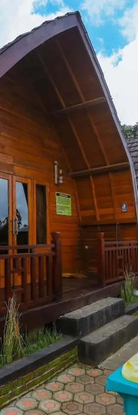 De Bloem Lake View Pangalengan，位于Pengalengan的酒店