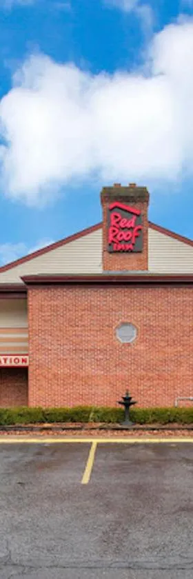 Red Roof Inn Uhrichsville，位于Uhrichsville的酒店
