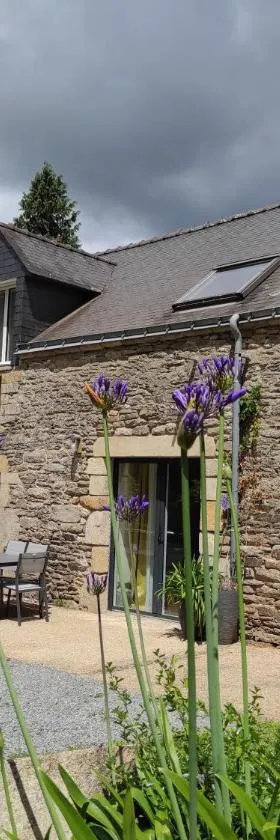 Aux Agapanthes，位于Pluherlin的酒店