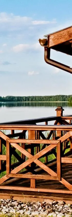 Domki Mazurskie w Ogrodach Złotej Łani Wiartel - Klimatyczne Apartamenty i Pokoje Widokowe，位于维亚特尔的酒店