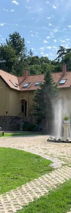 Manor House on the Danube Bend，位于Tahitótfalu的酒店