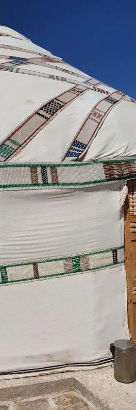 OXUS ADVENTURE YURT CAMP，位于Nurota的酒店