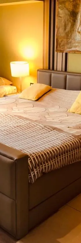 Guesthouse De Witte Merel Deluxe，位于Tessenderlo的酒店