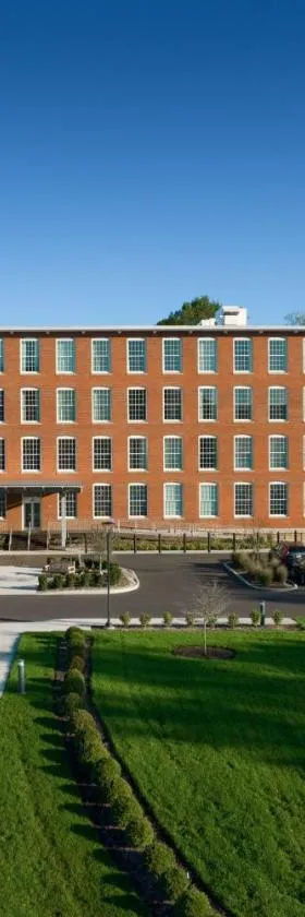 Fairfield Inn & Suites Madison Historic Eagle Cotton Mill，位于麦迪逊的酒店