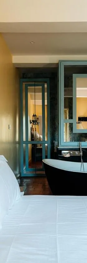 Mes à Moi in Pezenas - Appartements de charme - Baignoire Balnéo，位于佩兹纳斯的酒店
