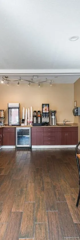 Red Roof Inn St Louis - Troy, IL，位于Troy的酒店