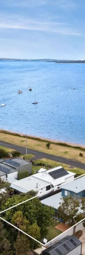 Pukeko Beach House，位于Rhyll的酒店