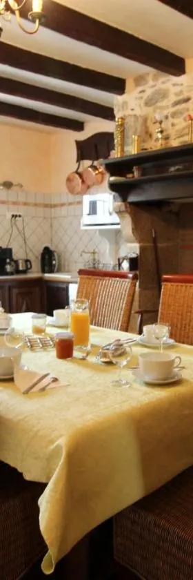 La ferme de lapeyrousse，位于Saint-Vitte-sur-Briance的酒店