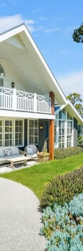 Luxury & plush lifestyle 5 Bedroom house in Mt Eliza，位于Mount Eliza的酒店